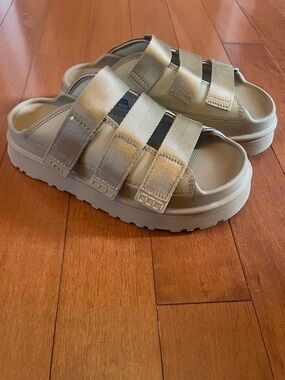 UGG Goldenglow Triple-Strap Slide Sandals in Taupe